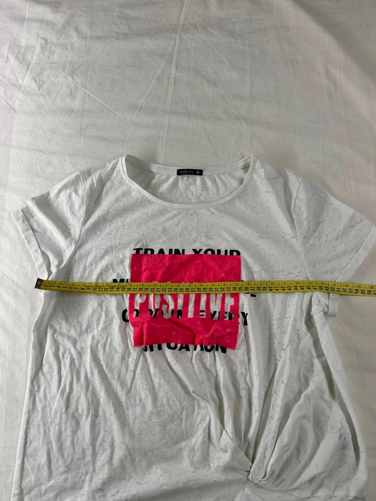 Camiseta Bréal blanca con estampado rosa – photo 8